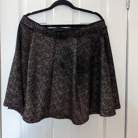 Torrid Metallic Foil Skater Skirt SZ 2 - Picture 4 of 4
